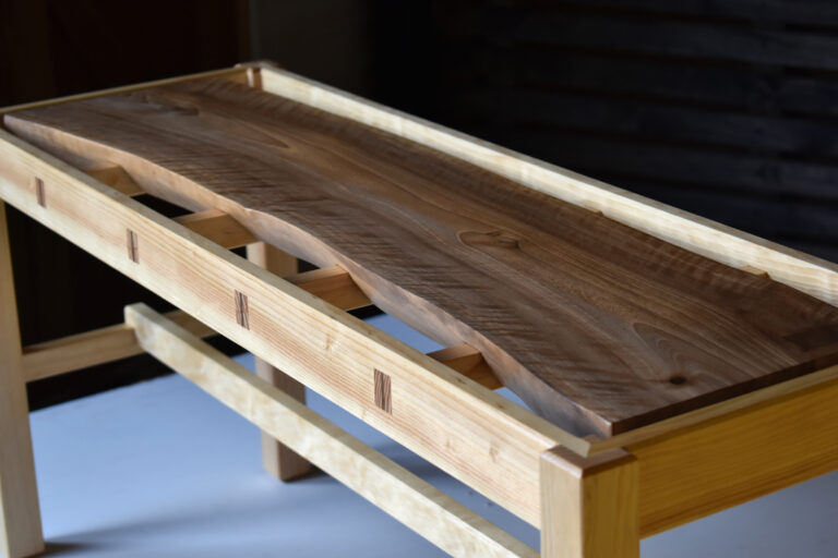 mesa con caja y espiga